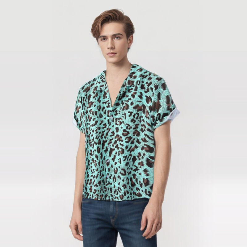 Camisa Masculina em Viscose com Estampa Animal Print Onça